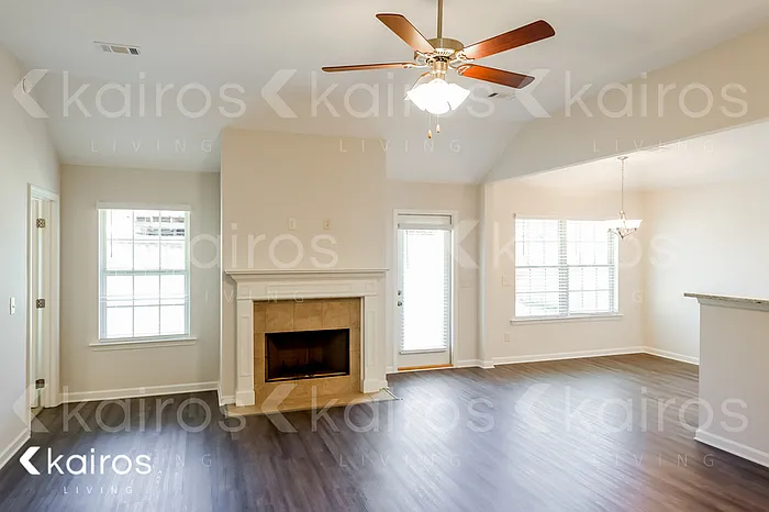 713 Park Ln — Photo 3