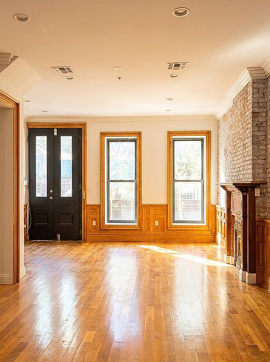 1st image of 585 Putnam Ave