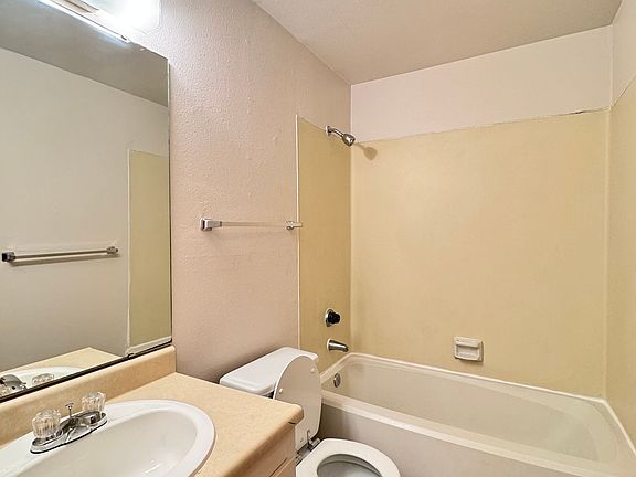 5th image of 10522 Lake City Way NE #206