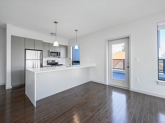 5th image of 21 Gibbs St #400