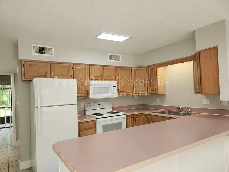 310 Mayfair Pl SW — Photo 6