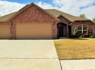 613 S Silver Leaf Dr, Moore, OK 73160