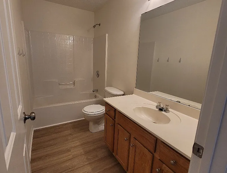 328 Highgate Cir — Photo 12