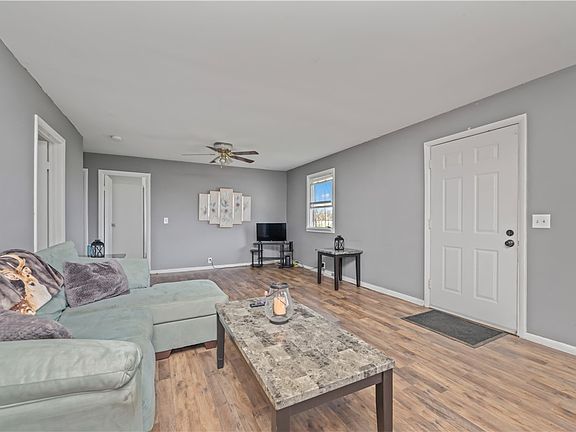 4th image of 14965 Lakeshore Rd