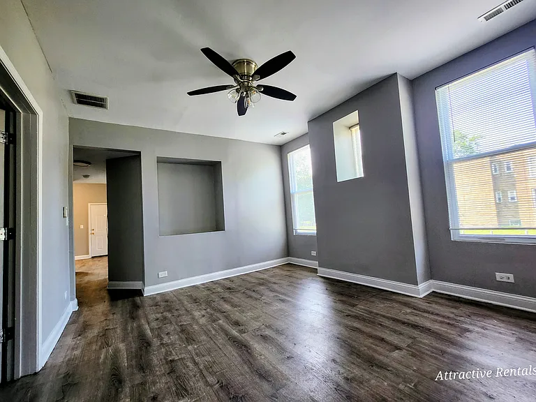 5700 S Wabash Ave #1 — Photo 3