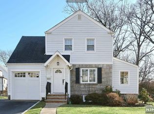 360 Elm St, Oradell, NJ 07649