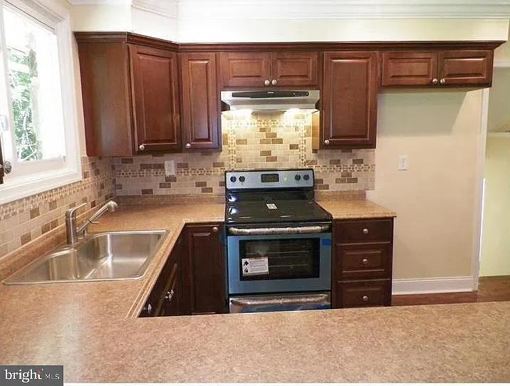 6 bed, 3.5 bath, 2790 sqft, $4,300 — Photo 4
