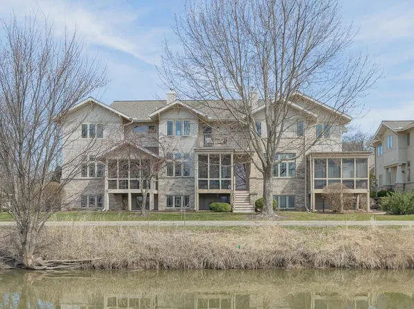 77 Wood Brook Way, Fitchburg, WI 53711