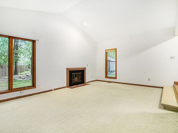 4th image of 2408 Highpointe Dr