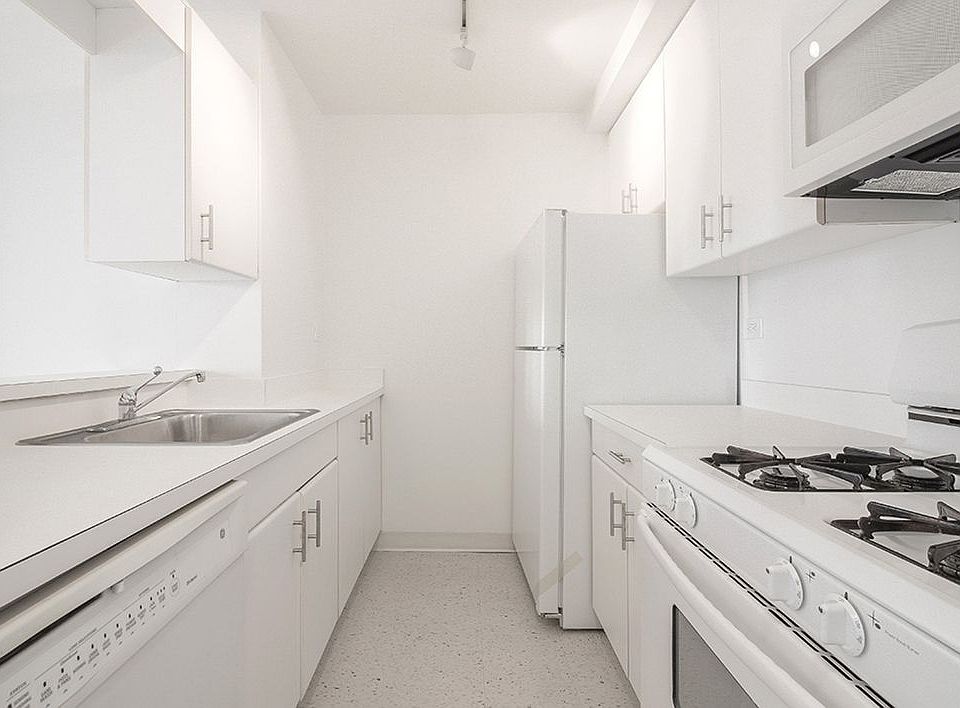 1st image of 400 E 71st St APT 8S