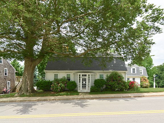 2nd image of 212 Sandwich St APT 10
