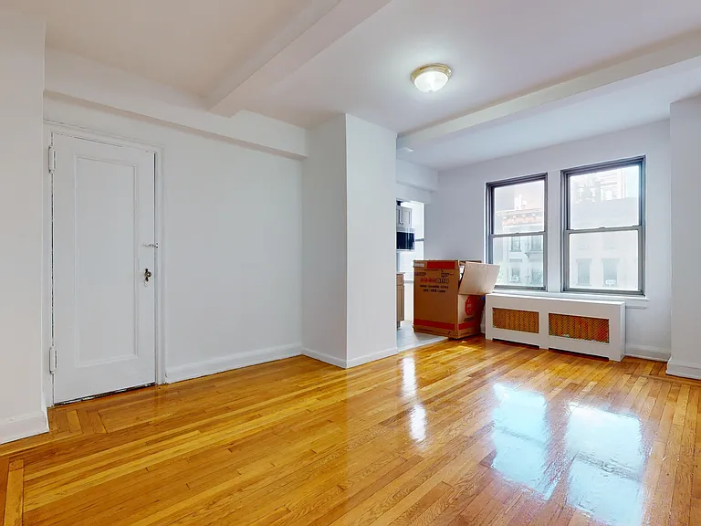 301 E 38th St #4F — Photo 3