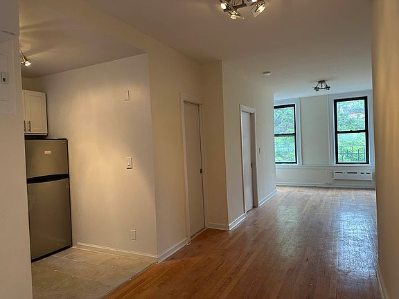 2nd image of 202 Elizabeth St #18