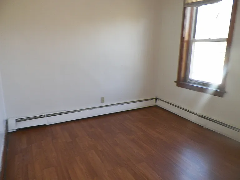 1145 W 70th St #2 — Photo 9