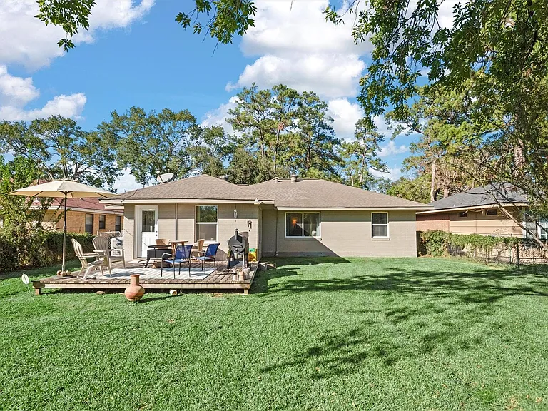 2023 Woodcrest Dr — Photo 25