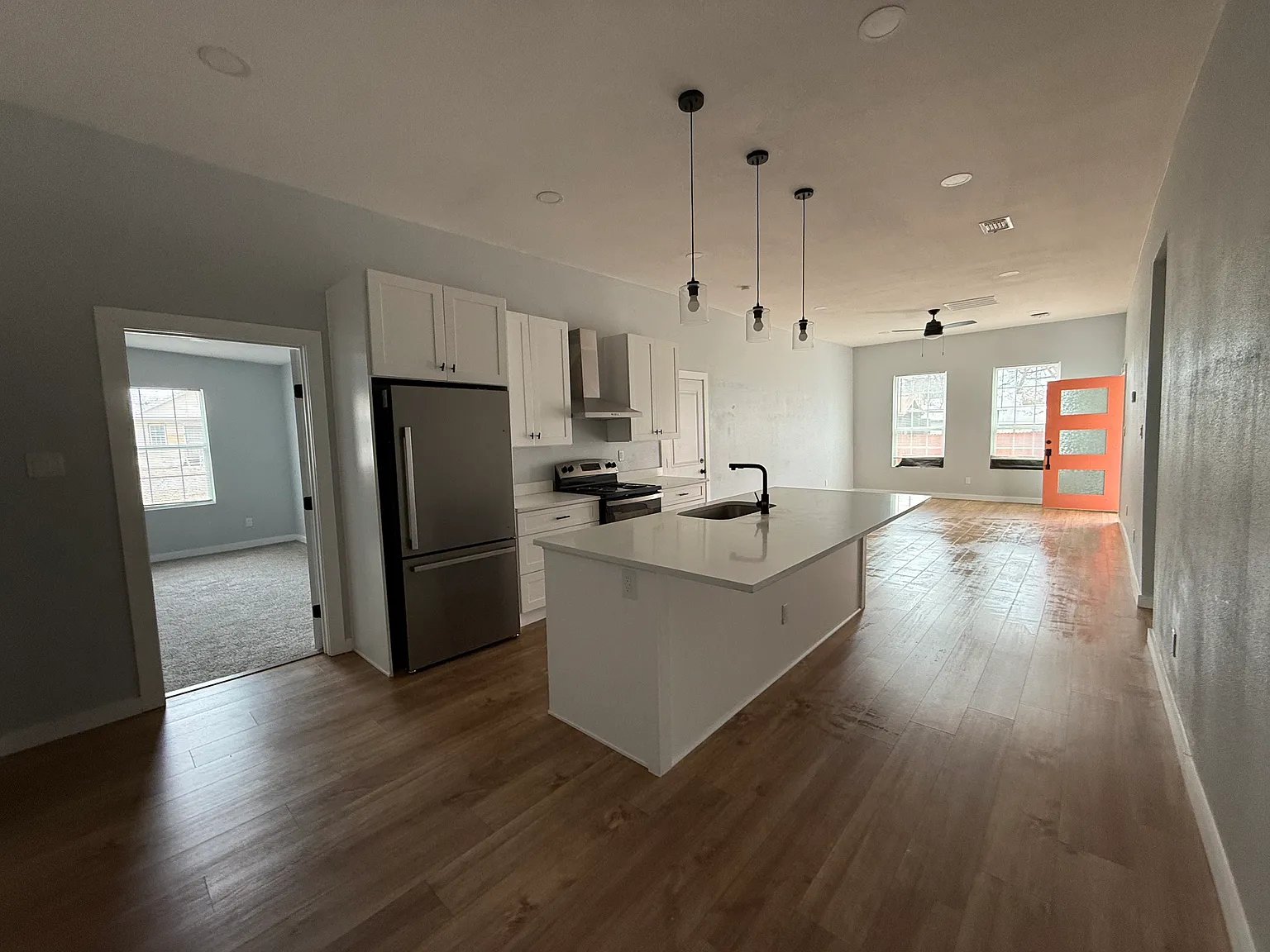 Newly remodeled 3 bed/2 bath home — Photo 3