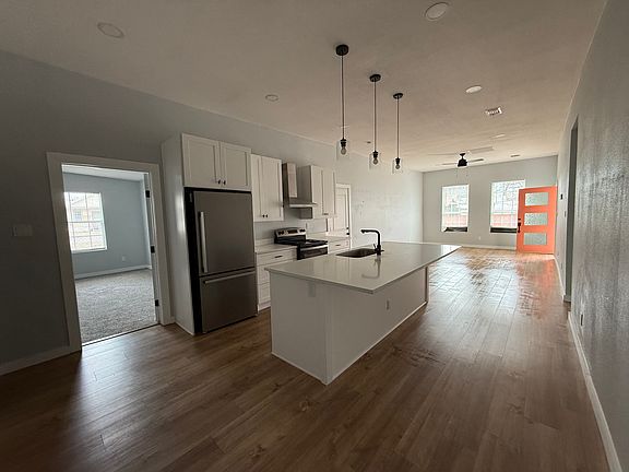 3rd image of 219 Saint James St