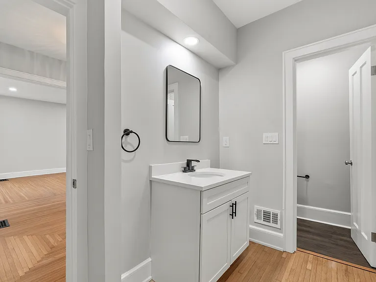 2978 Wardall Ave — Photo 25