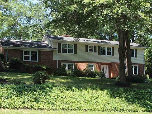 2nd image of 505 Kenilworth Dr