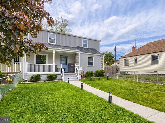 3rd image of 606 Meadow Rd