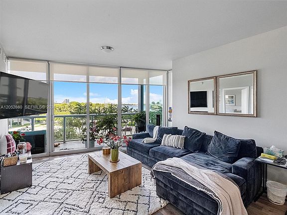 3rd image of 888 Biscayne Blvd APT 309