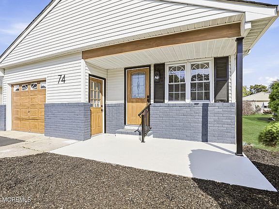 4th image of 74 Innsbruck Drive