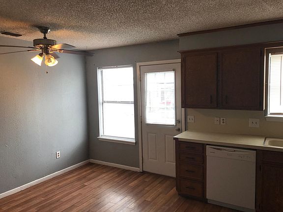 3rd image of 937 Bruce Way