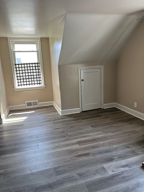 2nd image of 212 2nd St #1