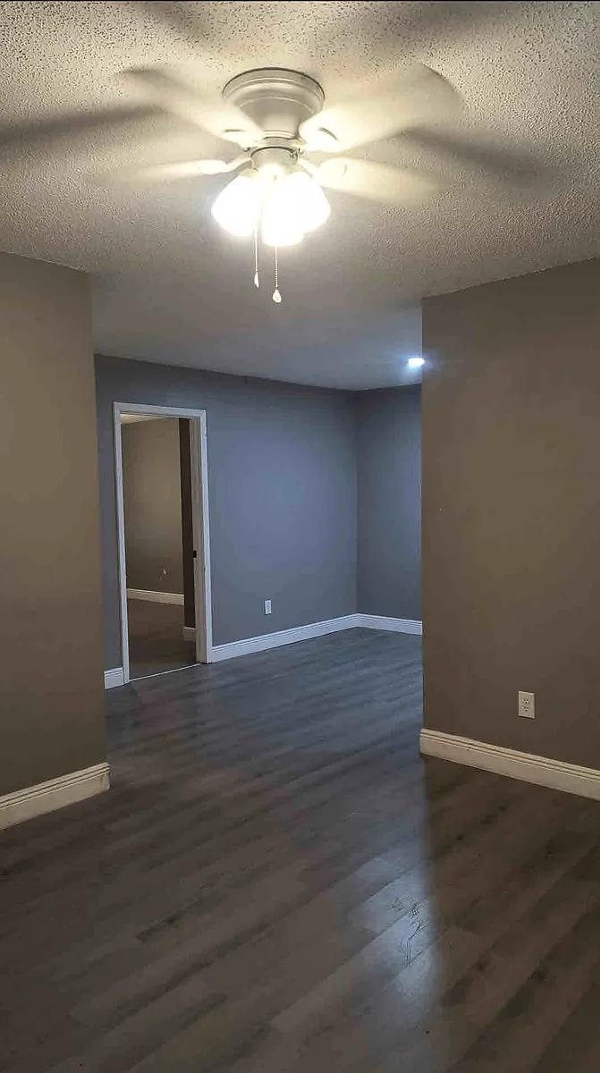 Building Photo - 301 W 11th Ave #5