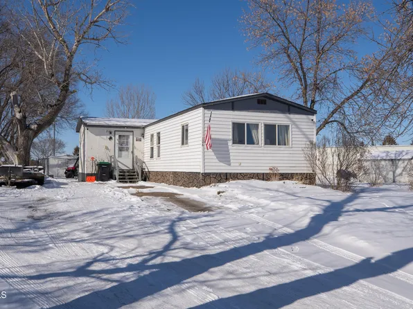 106 Albatross Dr, Bismarck, ND 58504