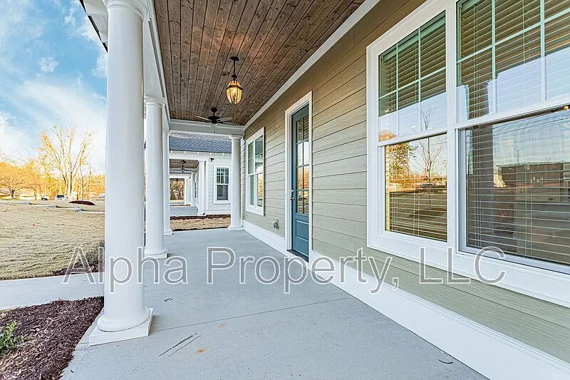 3 bed, 2.0 bath, 1270 sqft, $1,800 — Photo 3