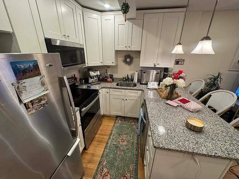 877 Beacon St #3 — Photo 3
