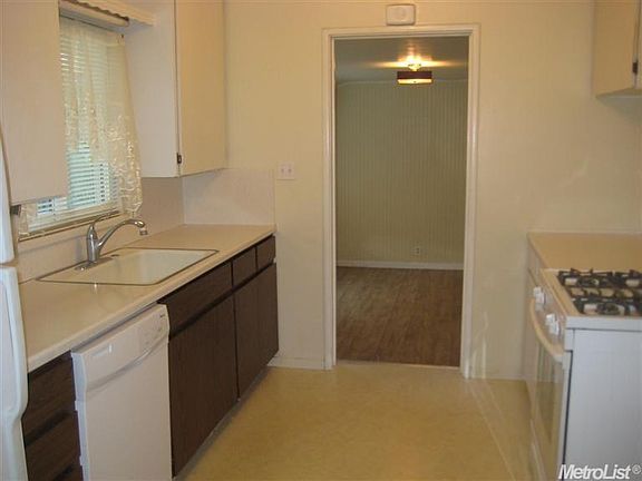 4th image of 3400 Kentfield Dr