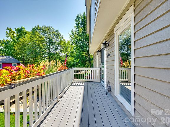3rd image of 1088 Palmyra Dr