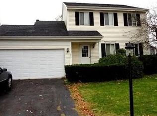 955 Hartwood Dr, Streamwood, IL 60107