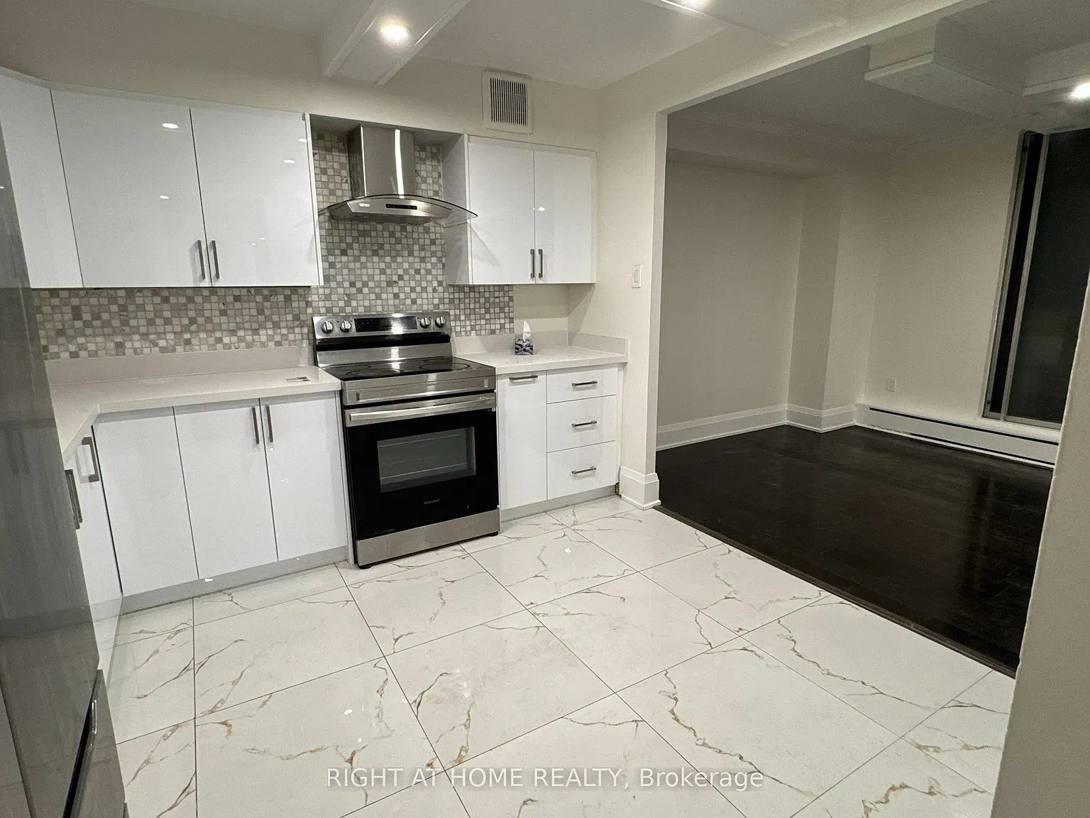 3 bed, $2,600 — Photo 1