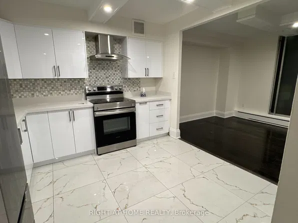 1701 McCowan Rd #307, Toronto, ON M1S 2Y3