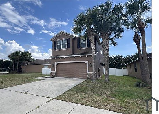 3rd image of 8315 Deerland Bluff Ln