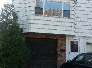 3304 255th St, Little Neck, NY 11363