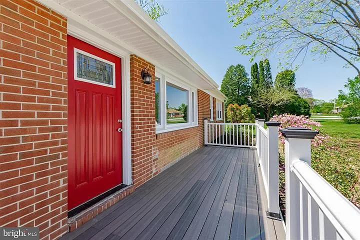 105 Meadow Rd — Photo 3