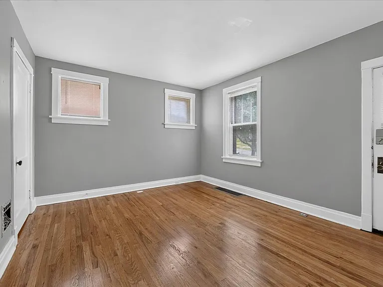 3957 McDonald Ave #1F — Photo 7