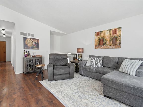 3rd image of 2817 High Point Dr