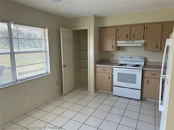 5th image of 7422 Valencia Rd