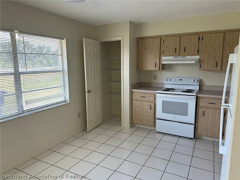 7422 Valencia Rd — Photo 5
