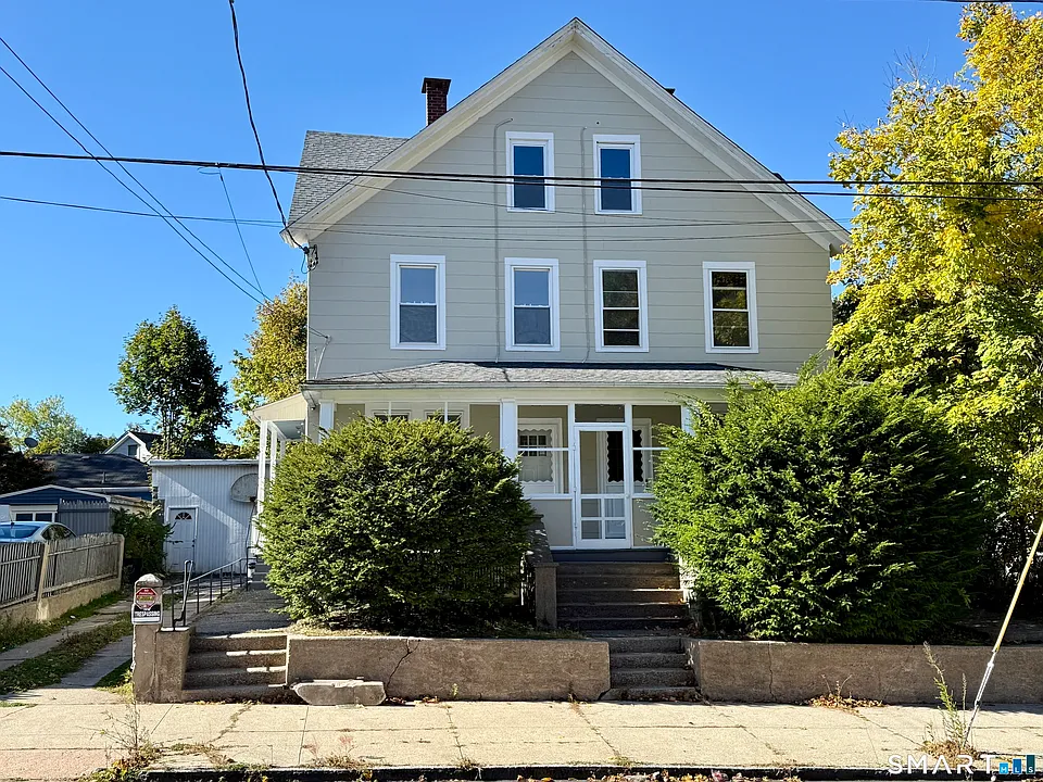 22 Hawthorne Ave