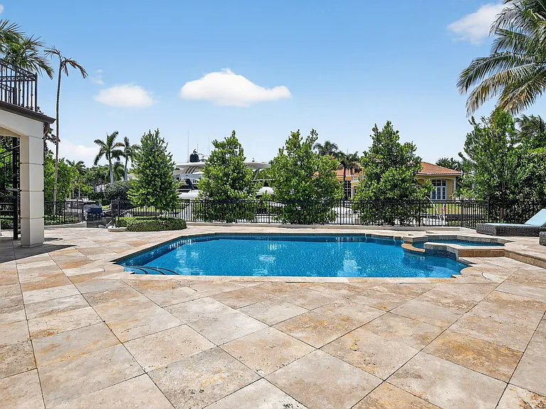 377 E Coconut Palm Rd — Photo 47