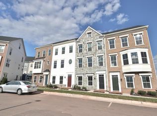 5266 Ridgeview Retreat Dr, Chantilly, VA 20151