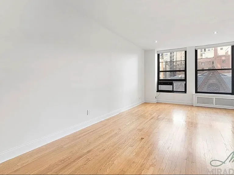 270 Park Ave S #8C — Photo 1