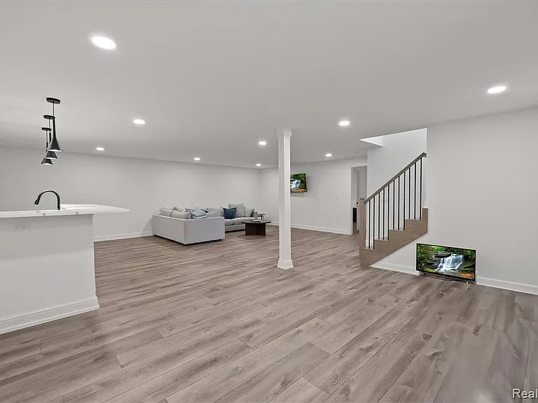 2663 Dorchester Rd — Photo 26