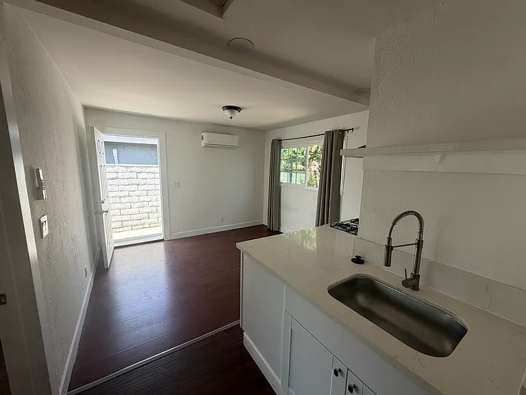 332 N Orange Ave #B — Photo 5